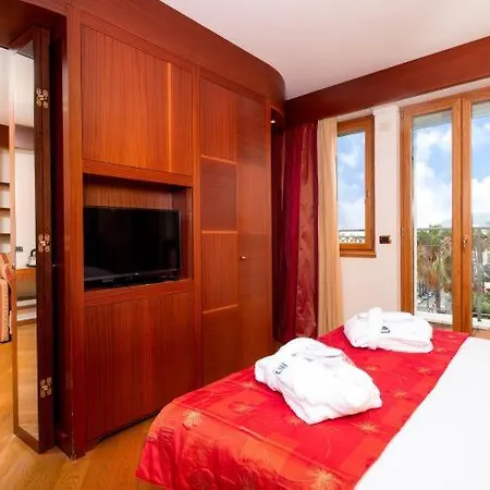 ホテル Le Suites Del Nazionale サンレモ